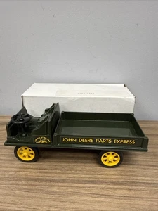 John Deere Parts Express Die-Cast Model Truck #1561 Unknown Brand NEW IN BOX - Picture 1 of 3