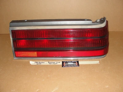 CONJUNTO DE LENTES TRASEIRAS DO LADO DIREITO DO PASSAGEIRO 85 Pontiac 6000 fabricante de equipamento original - Imagem 1 de 4