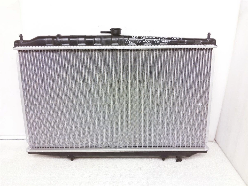 Радиатор с автоматической коробкой передач 1998-1999 Nissan Altima - неоригинальный - Изображение 1 из 4
