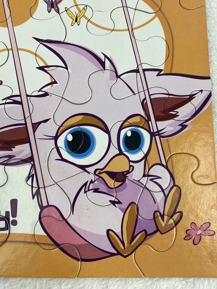 Rompecabezas púrpura FURBY 24 piezas 10”x13” completo 2005 Milton Bradley May Boh Foto 1 de 4