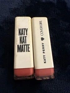 2 Stück Covergirl Katy Perry Katy Kat matter Lippenstift #KP03 Magenta Minx - Bild 1 von 2