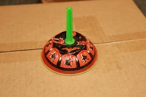 Vintage US Metall Spielzeug Klingelnde Glocke Krachmacher Blech Litho Halloween Hexen Fledermaus Katze - Bild 1 von 17