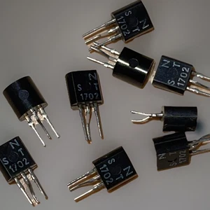 10 Stück - ST1702 „Kurz“ -SEMTECH - hFE 213-300 - NPN Si Planar Transistor - NOS - Bild 1 von 5