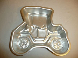 Vtg 1976 Car Shaped Single Metal Cake Pan Baking Mold by Wilton Buggy Classic - Picture 1 of 4