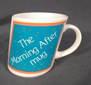 Taza de papel inclinada la mañana después de la resaca taza de café inclinada - Imagen 1 de 6