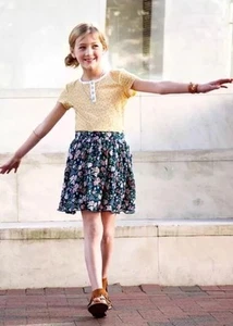 NWT Matilda Jane Roses Are Red Skirt Navy Floral Tween 435 Size 10 - Picture 1 of 3