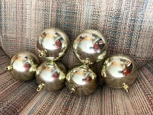 6 Kunststoff silberfarben glänzend rund Christbaumschmuck 2,5" D - Bild 1 von 2