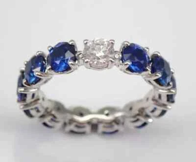 Alianza de boda de eternidad completa de zafiro simulado redondo enchapado en oro blanco de 14 quilates de 2,25 quilates Foto 1 de 4