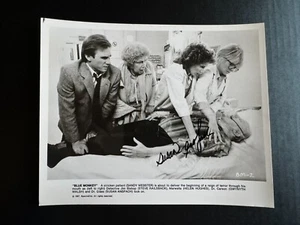 Immagine autografa Susan Anspach 8"" x 10"" - scimmia blu - Foto 1 di 1