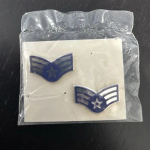 USAF - SENIOR AIRMAN E4 - DRESS COLLAR RANK PIN - AIR FORCE - SERGEANT - PAAR - Bild 1 von 2