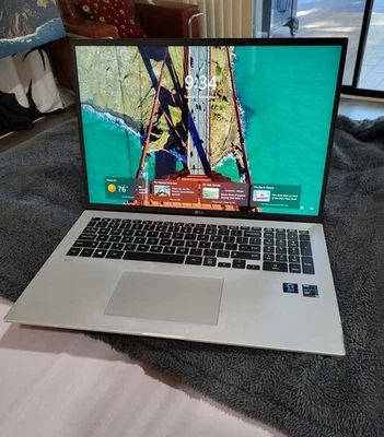 LG gram 17 Laptop 17" IPS, (2560 x 1600), Intel 11th gen i7, 16GB RAM, 2TB SSD - Image 1 of 4