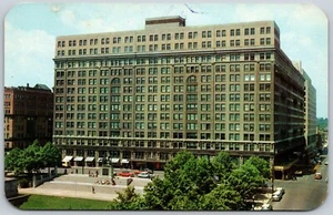 Postcard Delaware Wilmington Du Pont and Nemours Building Rodney Square DE - Picture 1 of 2