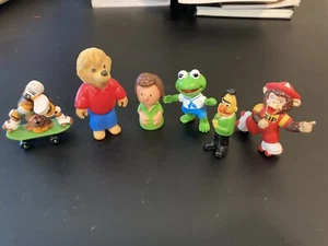 Vintage 80s/90s PVC Mini Figurines - Kermit, Burt. Bernstein Bears & Peanuts - Picture 1 of 3