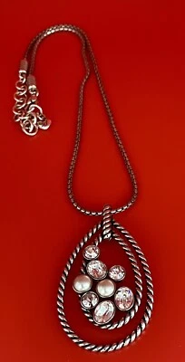 Collar de perlas y perlas Brighton Monte Carlo. Usado en excelente estado!  ¡BRILLANTE! Foto 1 de 3