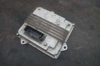 Suspension Computer Control Module ECU 84012572 OEM Chevrolet 2500 Denali 2016 - Image 1 of 4