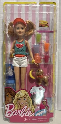 芭比姐妹 Stacie 娃娃,带果汁冰沙支架配件 2018,全新无标签 — 第 1/4 张图片