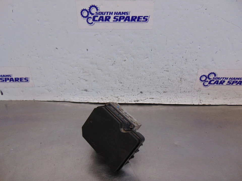 Nissan Elgrand ABS Pump E51 02-08 TD8401 Anti lock braking - Image 1 of 4