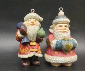 G. DEBREKHT Lote de 2 Adornos de Navidad de Papá Noel de Arte Popular de 3" - Imagen 1 de 7