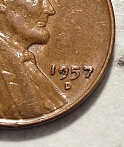 1957 D Denver U.S. Lincoln Wheat Penny Free S&H BIN438 Die Chip Error - Picture 1 of 3