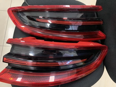 Porsche Macan S left Only tailamp - image 1 of 4