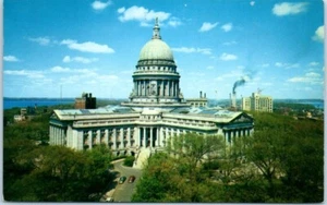 WISCONSIN STATE CAPITOL Madison, Wisconsin WI birds eye view Postcard - Picture 1 of 2