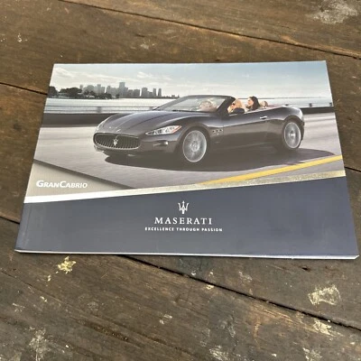Maserati GranCabrio Genuine Sales Brochure  Foto 1 de 4