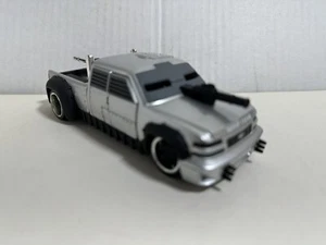 JADA BATTLE MACHINES 1999 CHEVY SILVERADO DOOLEY 1:32 PLATA NUEVO SIN CAJA 5,5" - Imagen 1 de 12