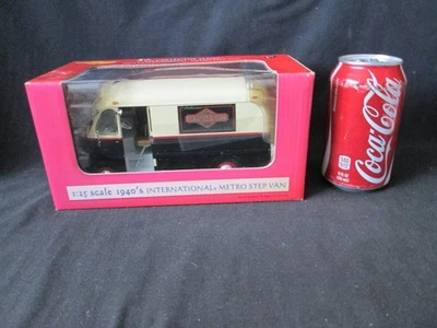 Briggs & Stratton Diecast escala 1:25 años 40 International Metro Step Van ~ 2007 Foto 1 de 4