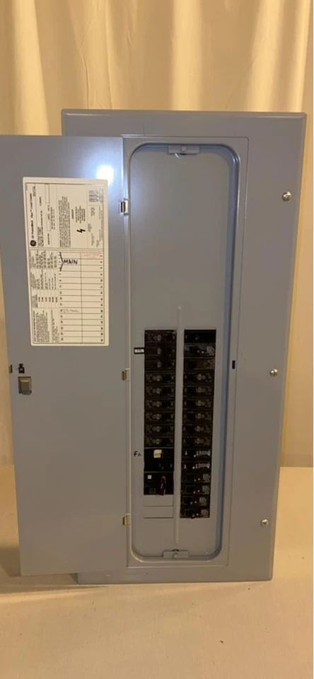 Centro de carga GE PowerMark Plus con panel de interruptor principal TL30420C (S6LLST3941) Foto 1 de 4