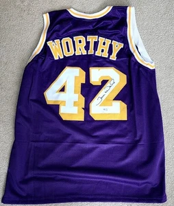 🔥 Maglia firmata James Worthy con certificato di autenticità Los Angeles Lakers HOF! WOW! - Foto 1 di 5