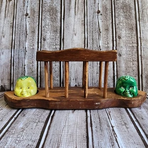 Vintage Holz Serviettenhalter anthropomorphe Salz & Pfefferstreuer Gemüse Gesichter - Bild 1 von 9
