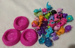 Hatchimals Colleggtibles Variety Lot Of 30 With Nest Stands - Picture 1 of 10
