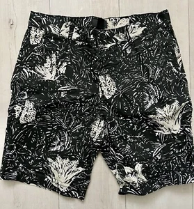 H&M Mens Hawaiian Shorts Size 30R Black & Tan Leaf & Floral Shorts Cotton Twill - Picture 1 of 4