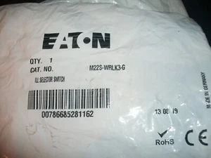 EATON M22S-WRLK3-G GREEN ILLUMINATED SELECTOR SWITCH - 4 AVAILABLE - Imagen 1 de 2