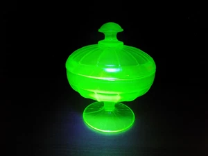 Fenton Florentine Green Iridescent Vaseline Stretch Glass Bon Bon Candy Dish - Picture 1 of 10