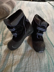 Jungen Totes Stiefel schwarz/blau, Größe 2 - leichte Gebrauchsspuren - Top Zustand - Bild 1 von 12