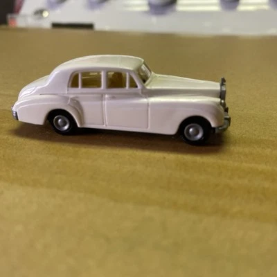 PRALINE NOS ROLLS ROYSE  1:87 HO SCALE MINT  RAILROAD DIORAMA REVELLE - Image 1 of 4