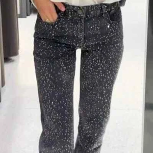 NWT ZARA Rhinestone Straight-leg Jeans ZW Collection Black 4877/259 Size US 2 - Picture 1 of 15