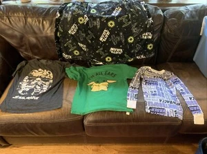 Lot Of 4 Boys L Star Wars 2 Tshirts 1 Plush Robe And 1 Pj Shirt - Picture 1 of 9