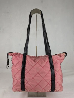 正品普拉达三角标志板标志绗缝双色单肩包托特包 — 第 1/4 张图片