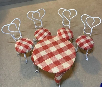 Lote de muebles para casa de muñecas juego de heladería mesa 4 sillas 1:12 rojo blanco cuadros Foto 1 de 4