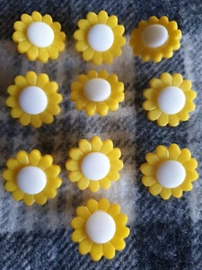 10 Nice Yellow Buttons Large Flower Daisy Craft Shank 20mm - Picture 1 of 8