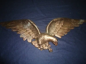 LARGE VINTAGE AMERICAN EAGLE SCULPTURE WALL HANGING 29” BRASS METAL PLAQUE - Picture 1 of 6