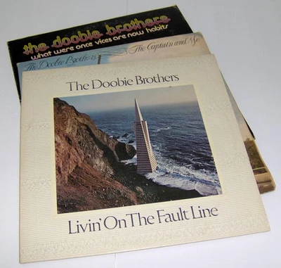 MIXED LOT of (3) DOOBIE BROTHERS ALBUMS / VINYLS - Image 1 of 4