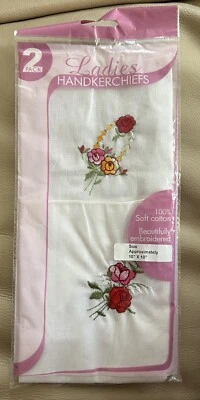 "Nuevo paquete de 2 pañuelos para damas bordados 100 % algodón suave aprox 10"" cuadrados" Foto 1 de 4