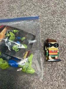 LEGO Hulk 4530 Marvel Super Heroes + Robin Buildable Figure w/book Manual - Picture 1 of 2