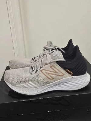 Zapatilla deportiva New Balance Kids Fresh Foam Roav, talla 4 niño pequeño para mujer talla 5,5  Foto 1 de 4