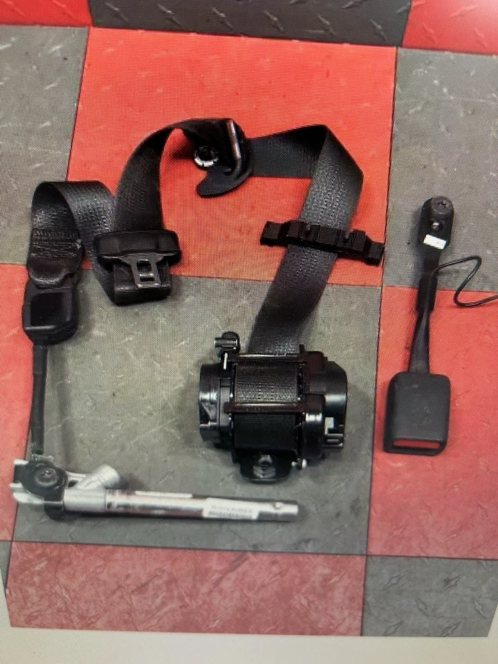 cinturón de seguridad trasero izquierdo con hebilla Cherokee Trailhawk 2020 Foto 1 de 1