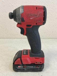 Avvitatore a percussione senza spazzole Milwaukee M18 + batteria 1,5 Ah - Foto 1 di 5