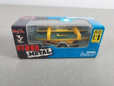 Maisto Silver Trailer with Dual Kayak Green Yellow Metal & Plastic 1:64 - Image 1 of 4